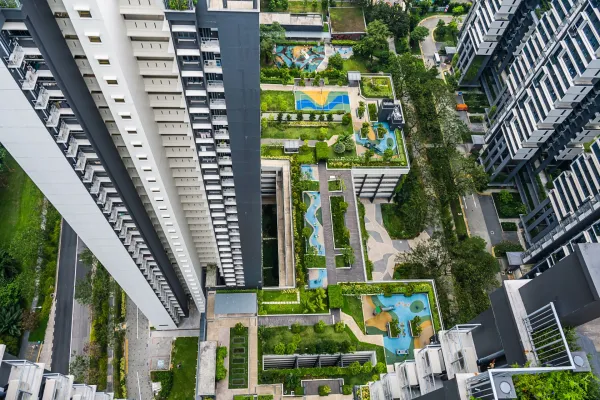 vertigo-looking-down-at-dawson-estate-in-singapor-2024-11-27-23-23-55-utc-695532bde4104